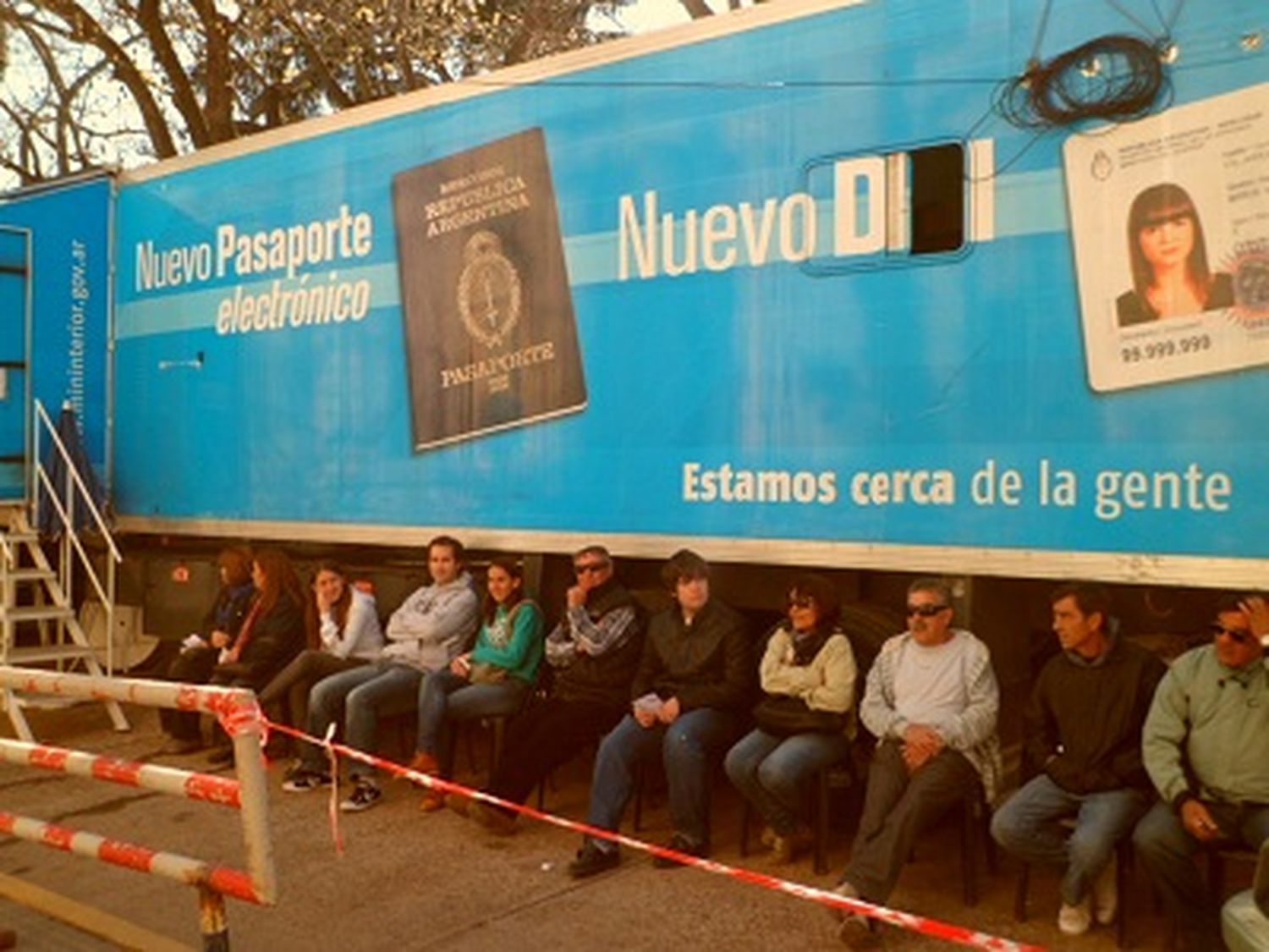 Más de 3000 vecinos realizaron trámites en el camión fábrica