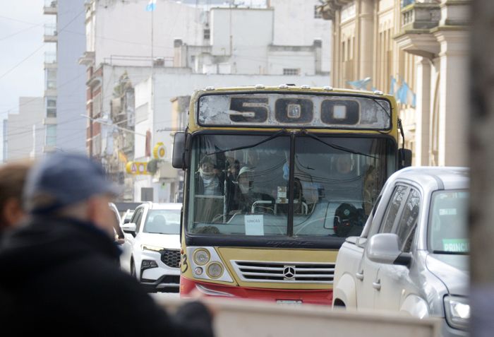 La Cámara de Transporte aplicó otro recorte en el servicio nocturno y se profundiza el conflicto