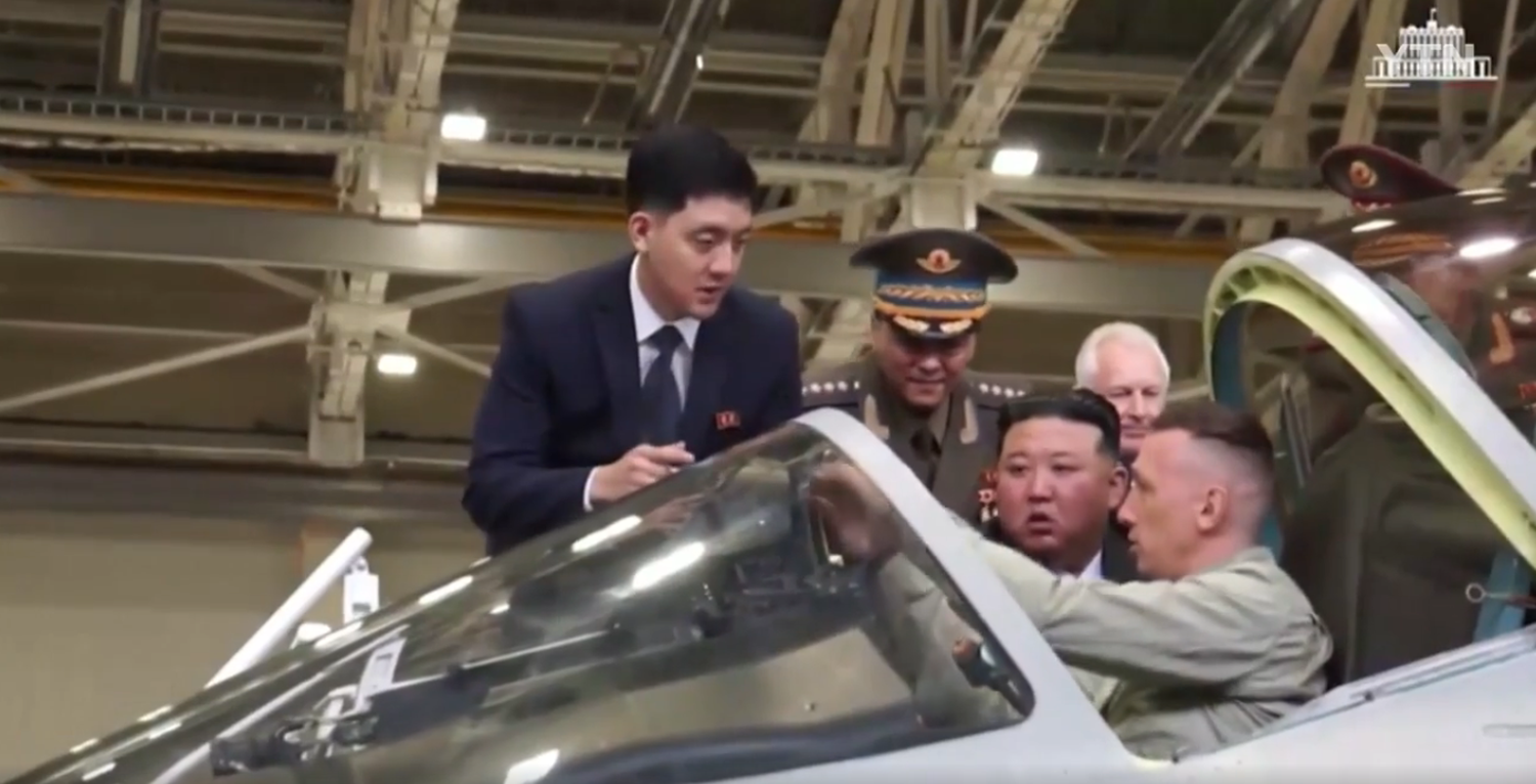 Kim Jong Un visita una fábrica rusa de aviones y evalúa una asociación tecnológica