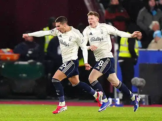 Domínguez festeja el empate parcial.