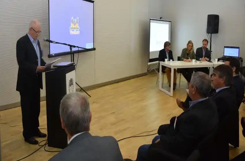 El defensor del Pueblo reiteró la necesidad de una tarifa social para las pymes