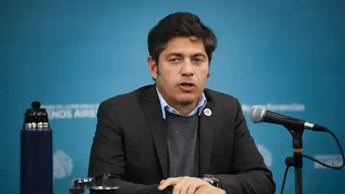 El gobernador Axel Kicillof en conferencia de prensa.