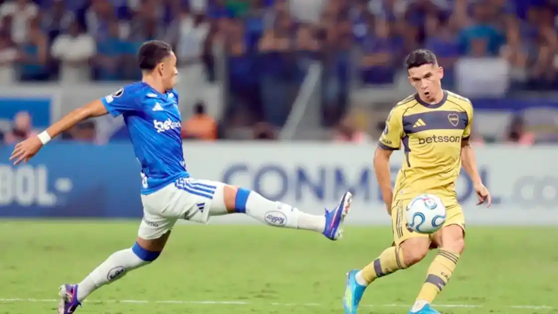 Boca no pudo aguantar con 10 y perdió el invicto ante Cruzeiro en Brasil