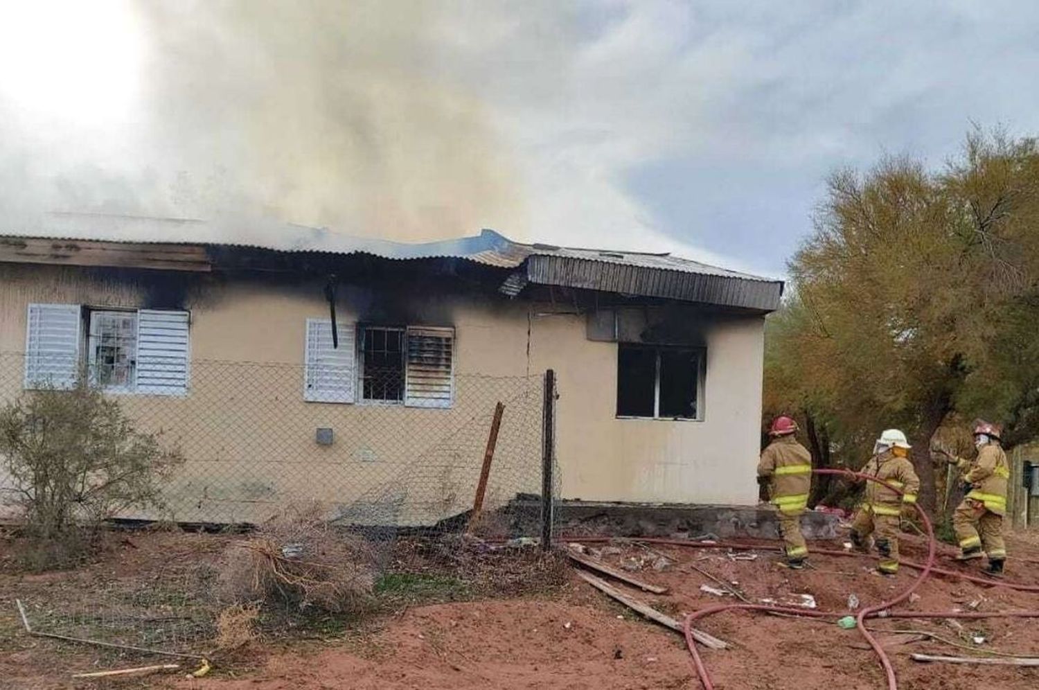 Murieron dos obreros por una explosión en una escuela rural de Neuquén