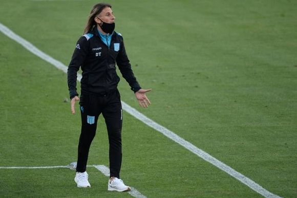Beccacece paró un probable equipo para recibir a Newell�"s en su último partido