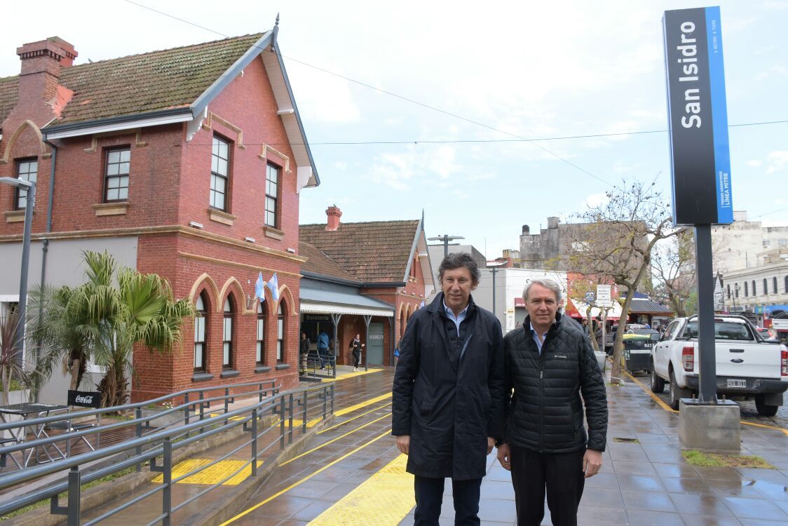 San Isidro: Gustavo Posse participó de recorrida por nuevas estaciones del Tren Mitre