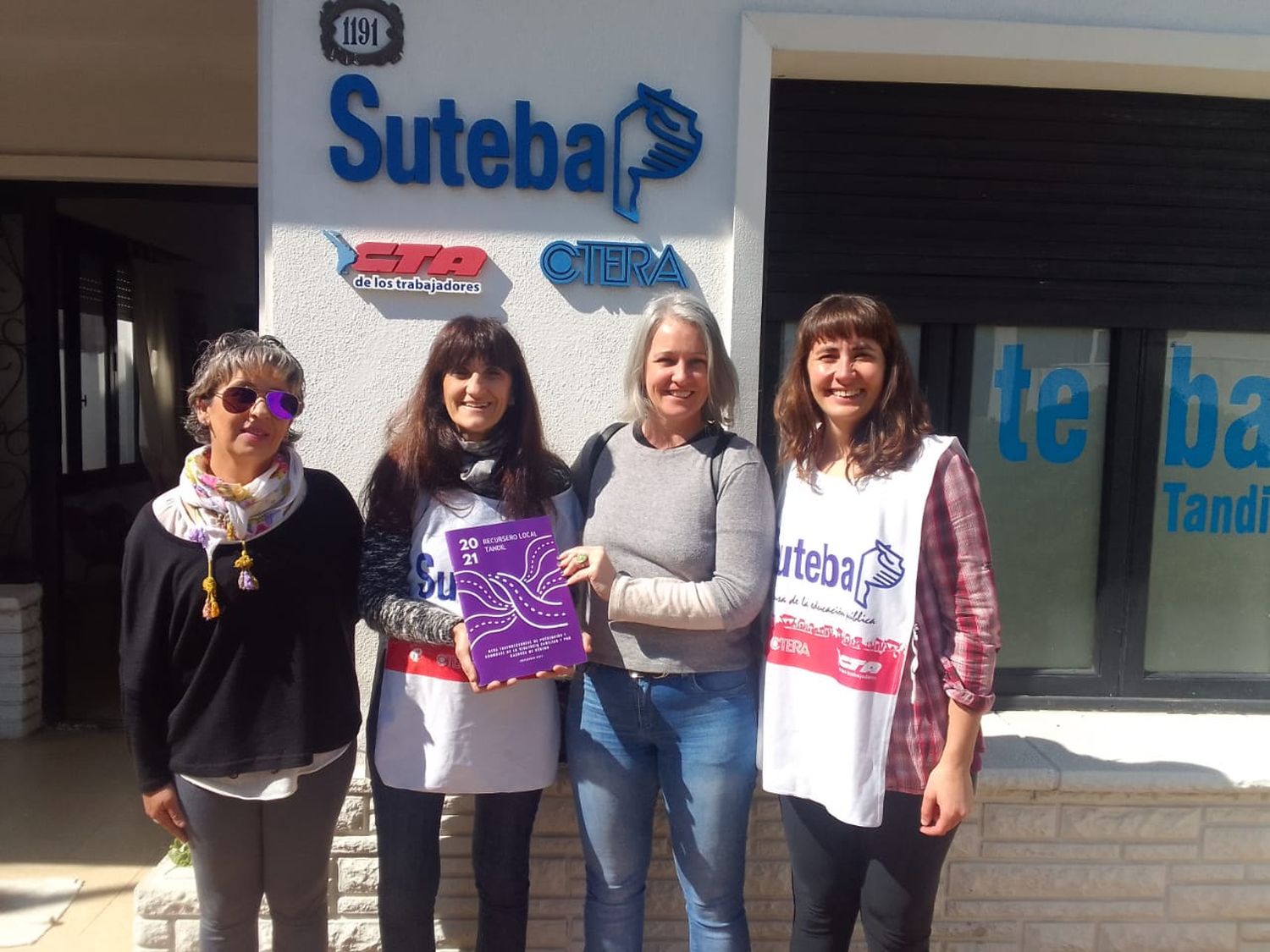 Suteba Tandil entregó un recursero para el abordaje interinstitucional de situaciones de vulneración de derechos