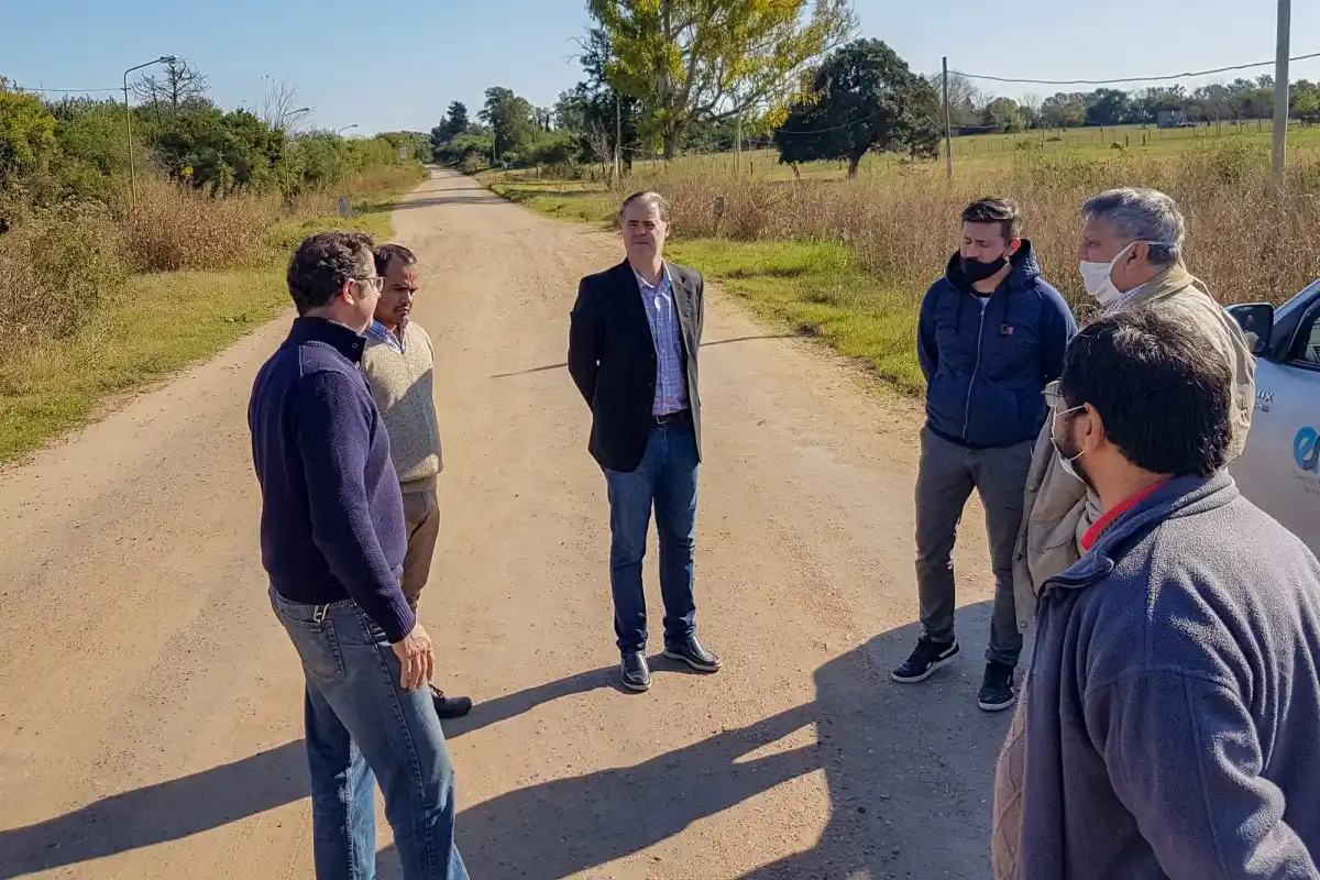 El intendente Piaggio recorrió obras en el acceso a las escuelas 44 y 91