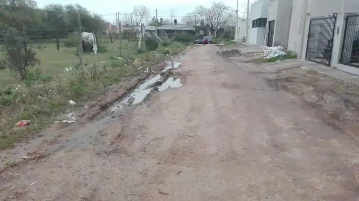 Vecinos piden por el estado de las calles y la recolección de residuos
