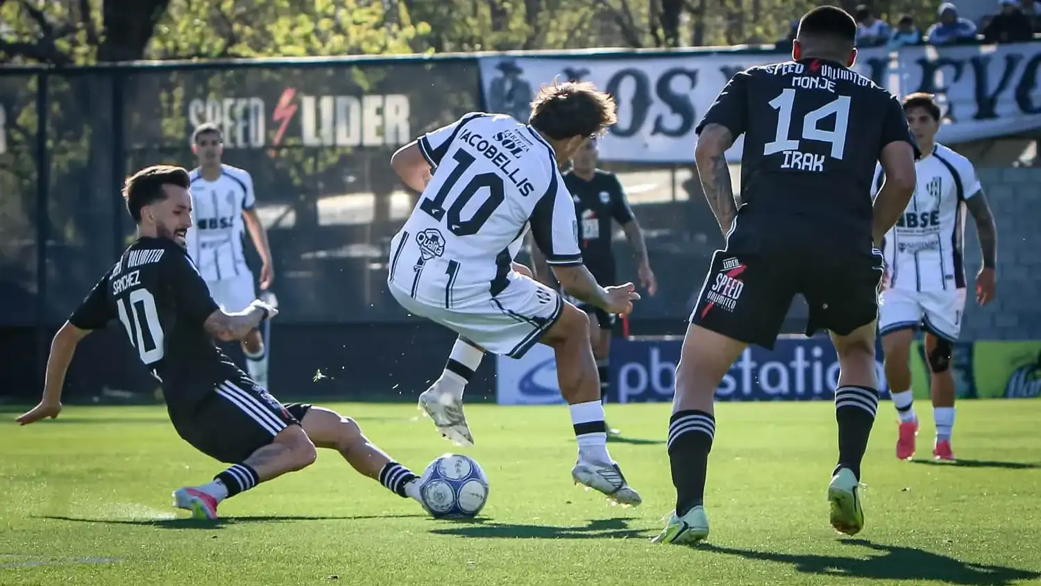 Iacobellis, entre Sánchez y Monje.