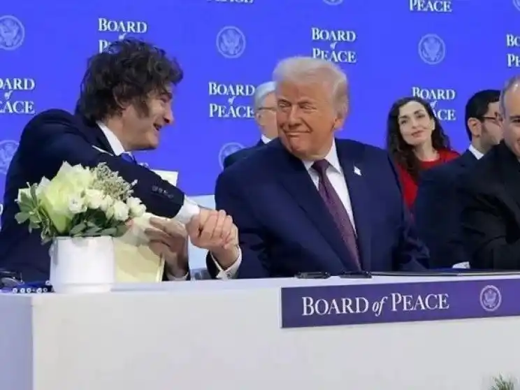 El Gobierno argentino respaldó la eliminación de Jamenei y volvió a señalar su vínculo con el atentado a la AMIA