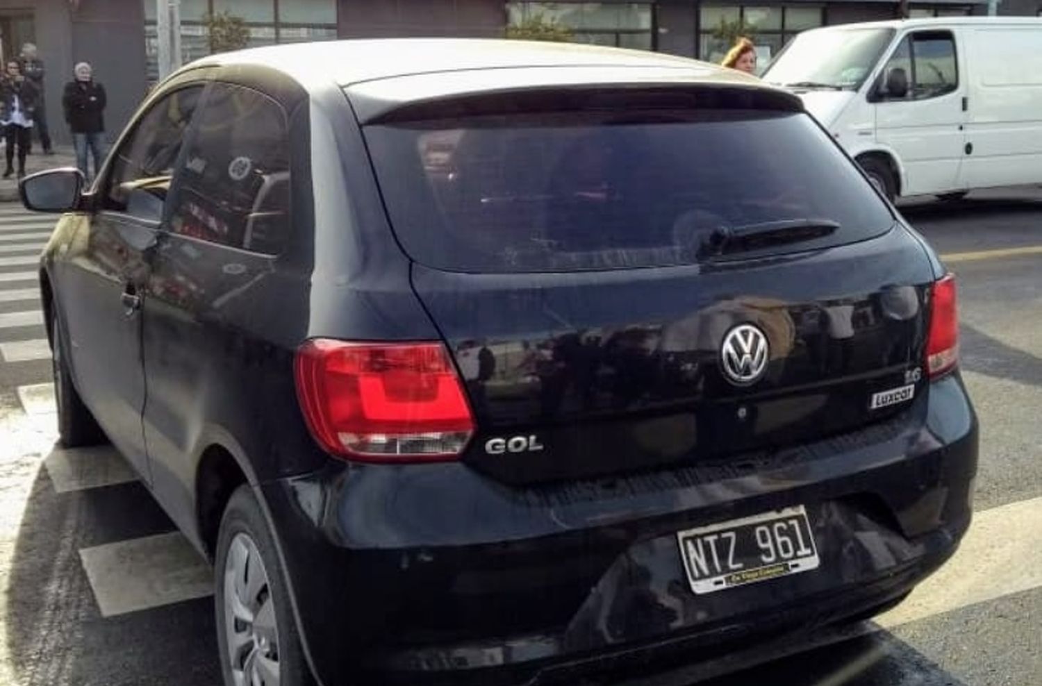 Le robaron el auto a punta de pistola y a plena luz del día