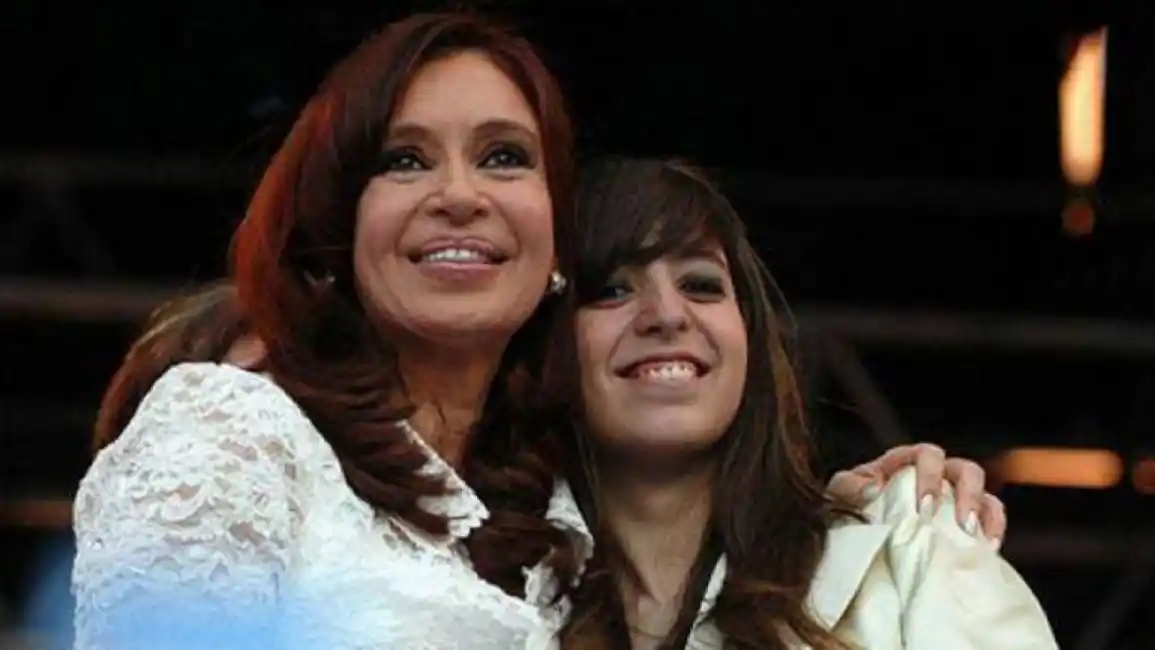Florencia Kirchner padece «linfedema» y su madre fue a Cuba a verla