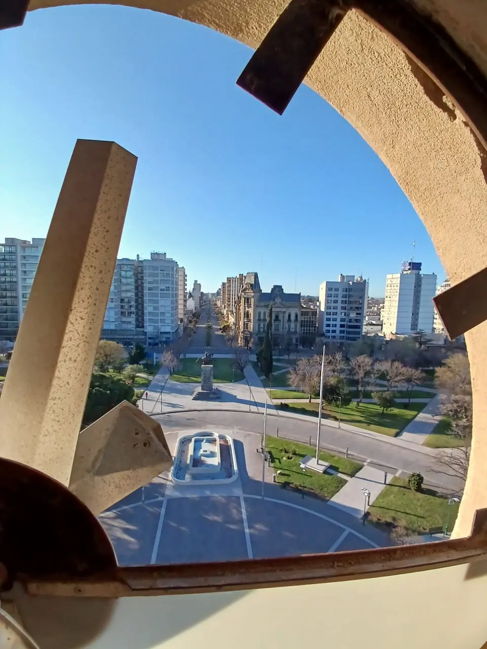 El reloj de la cúpula de Municipalidad volvió a funcionar