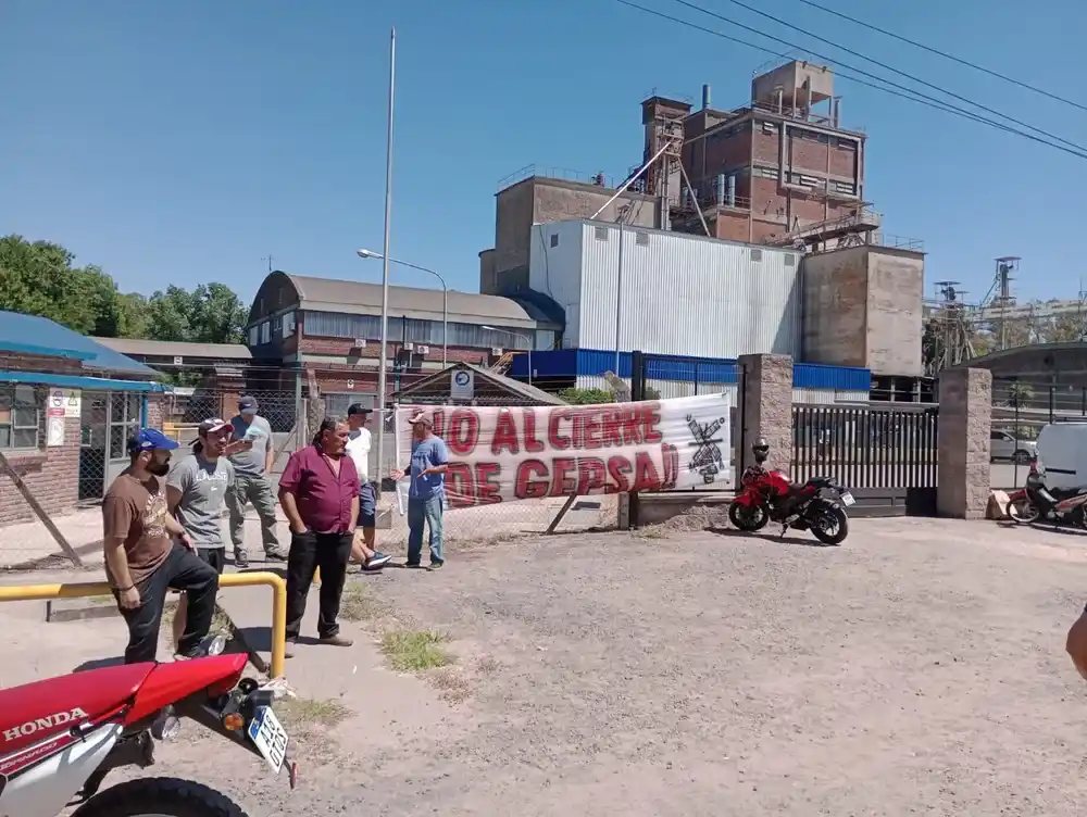 Dos empresas del conurbano empezaron el año con ajuste y despidos