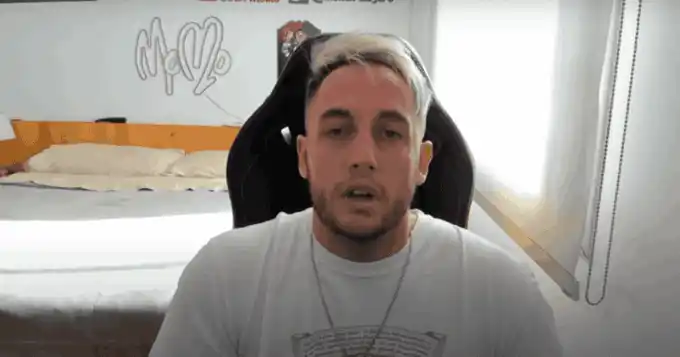 Habló el influencer al que acusan de “tocarse” 83 veces en un día