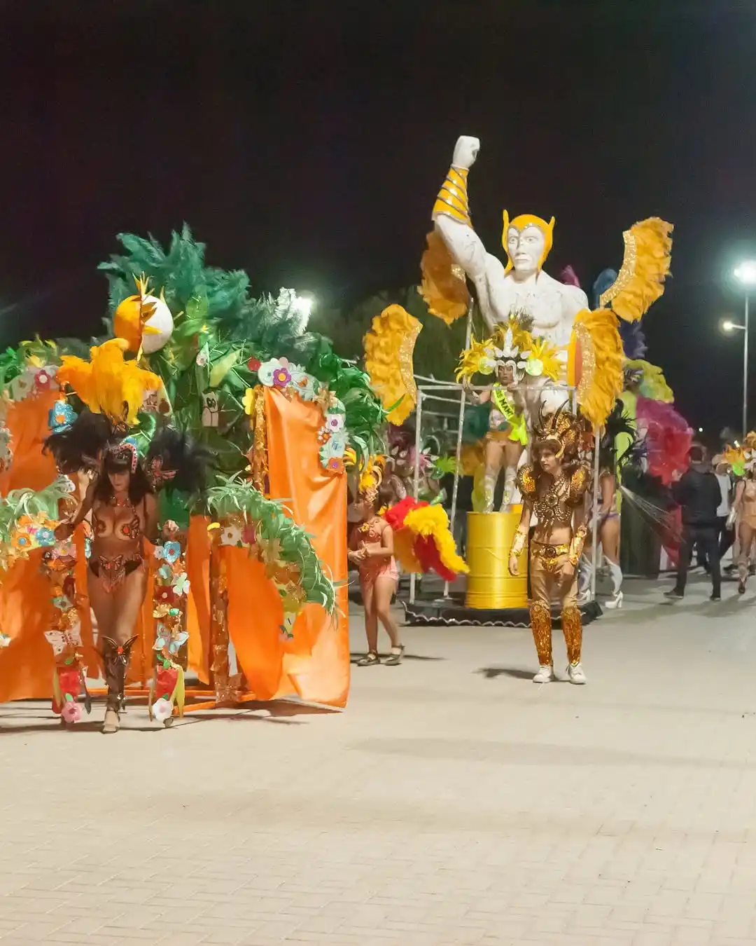 Comparsas de la región desfilarán por la Avenida Costanera en una doble jornada de festejo de carnaval