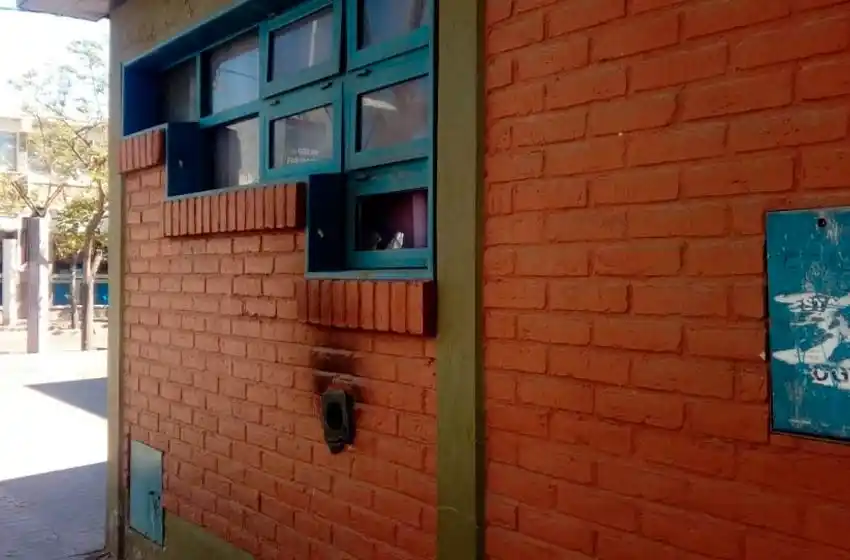 Les asaltaron, quisieron hacer la denuncia y terminaron presos