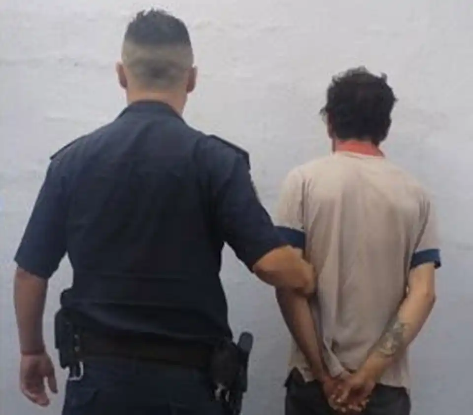 Detención de un masculino