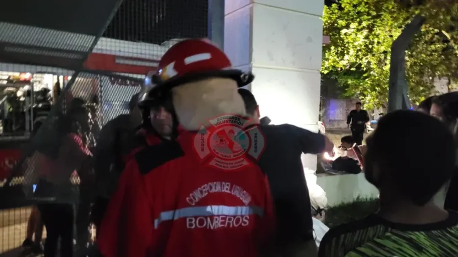 Dramático rescate de un niño en Entre Ríos: se le atascó la cabeza en un portón