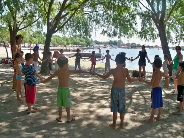 Chicos de diferentes barrios comienzan la colonia de vacaciones