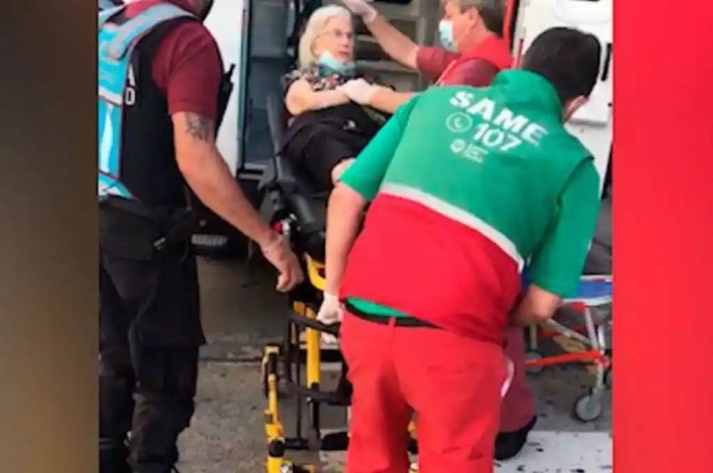 Desmayos en el primer día de vacunación en el Luna Park. VIDEOS