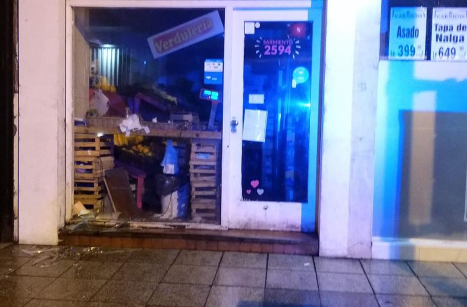 Rompieron la vidriera de una verdulería para robar un limón