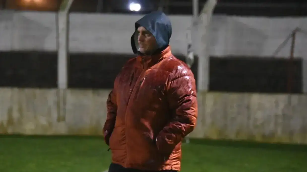 Lucas Rodríguez es el DT de Oficina.