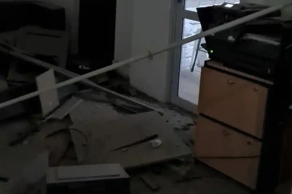 Atacaron con material explosivo una sede del Frente de Todos