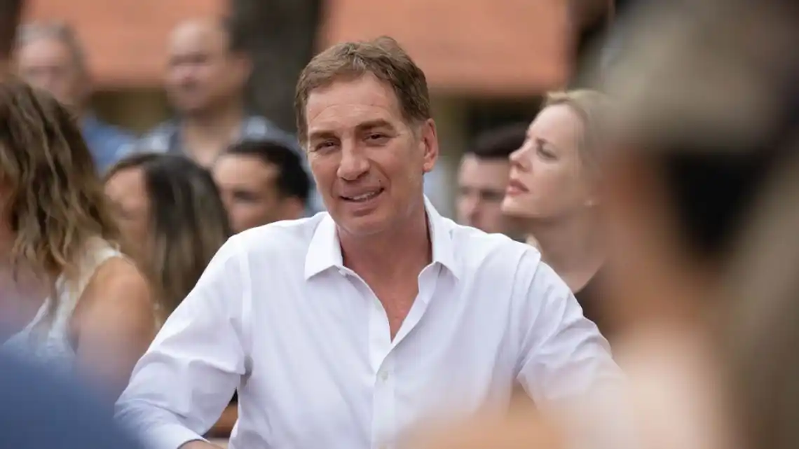 Diego Santilli recorre el conurbano sin Milei y busca achicar la diferencia rumbo al domingo: en qué municipios estará