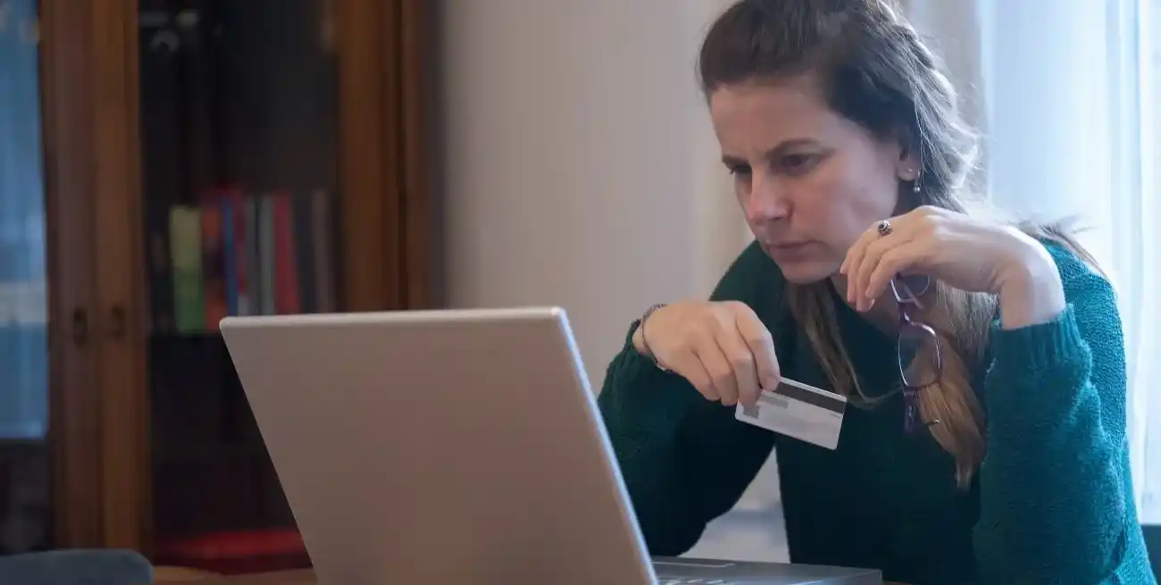 Las estafas virtuales pueden comenzar con un mensaje aparentemente inofensivo.