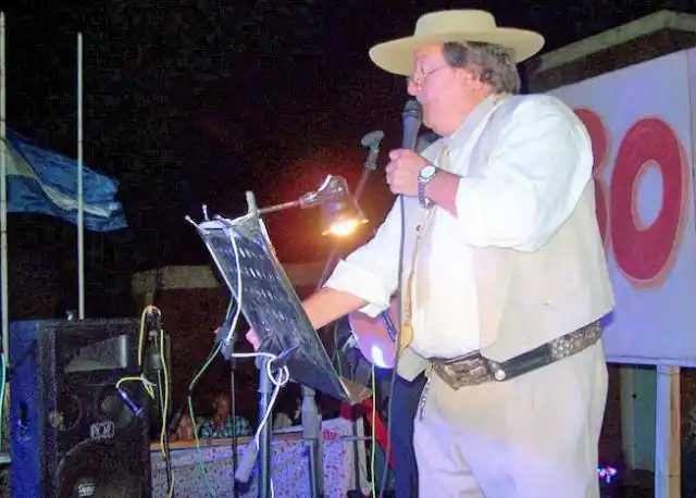 Se realizó con éxito el festival “Carbó Canta a Entre Ríos”
