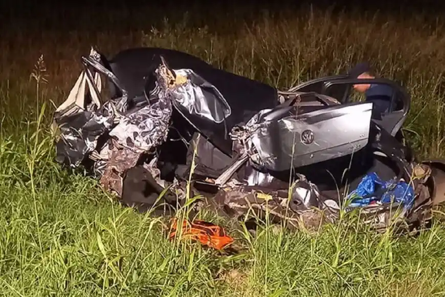 Un colectivo impactó desde atrás a un auto en plena ruta: de milagro no hubo heridos de gravedad