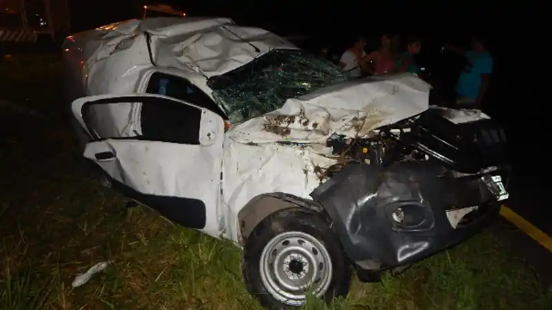 Autovía Artigas: Madre e hijas hospitalizadas al volcar en camioneta 