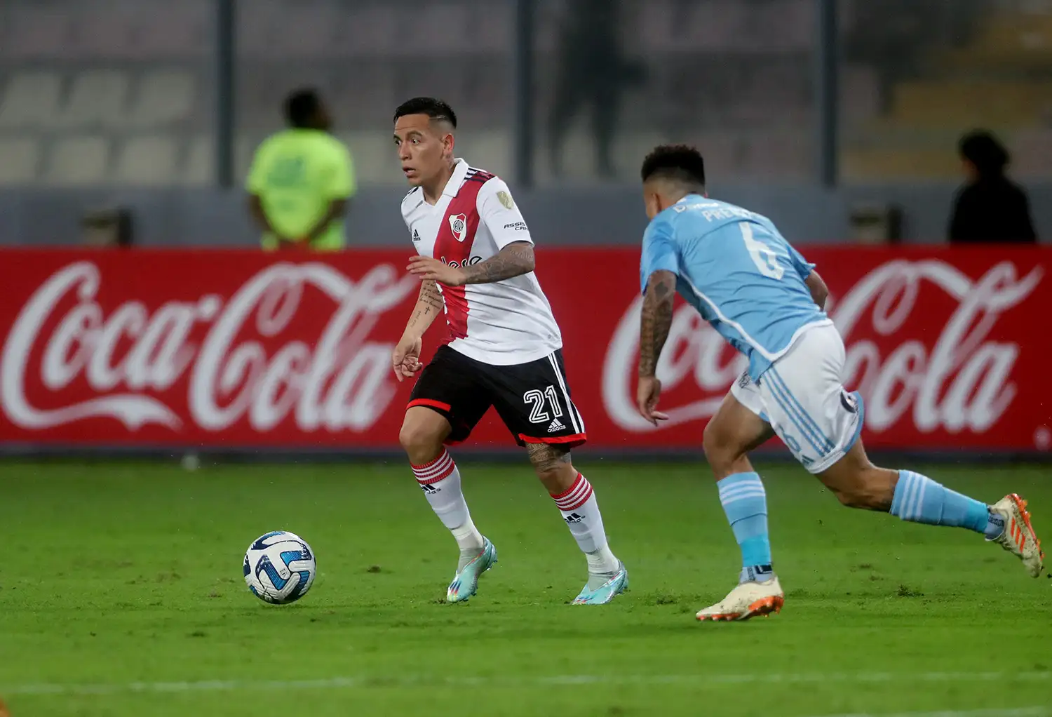 Barco conduce ante la marca de Pretel.