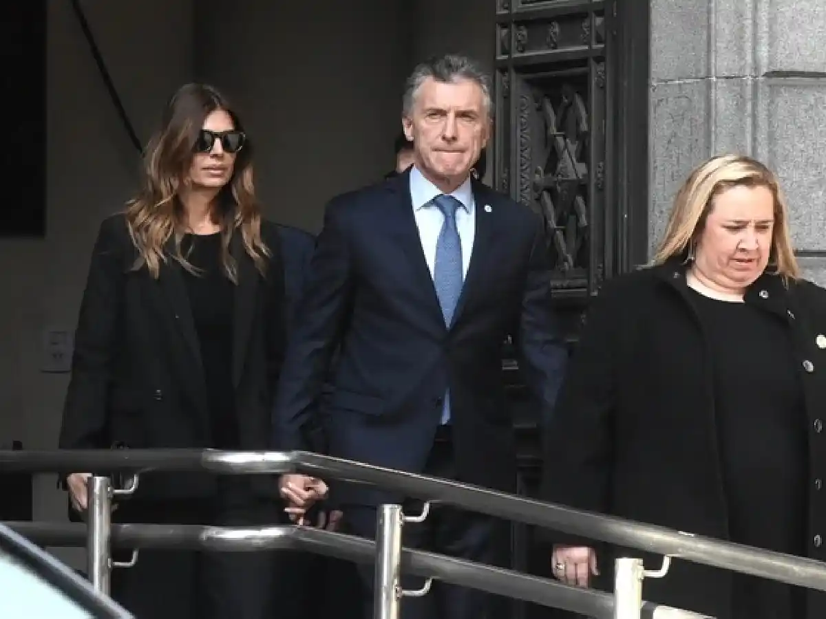 Mauricio Macri y Juliana Awada despidieron a De la Rúa en el Congreso