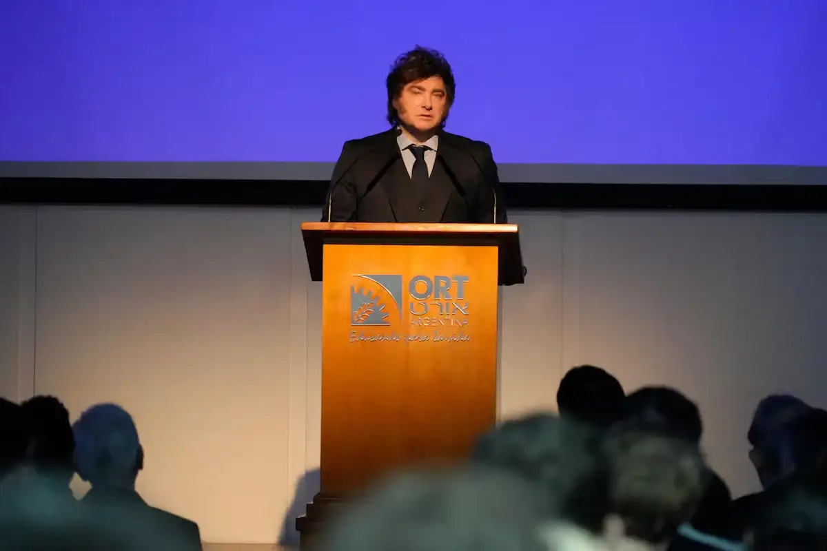 Javier Milei en medio de su discurso en el Colegio ORT.
