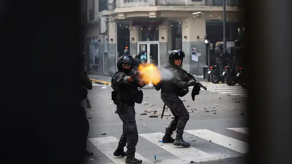 Diputados justicialistas repudiaron la represión a los jubilados y llamaron a las fuerzas políticas "a trabajar en resguardo de los valores democráticos"