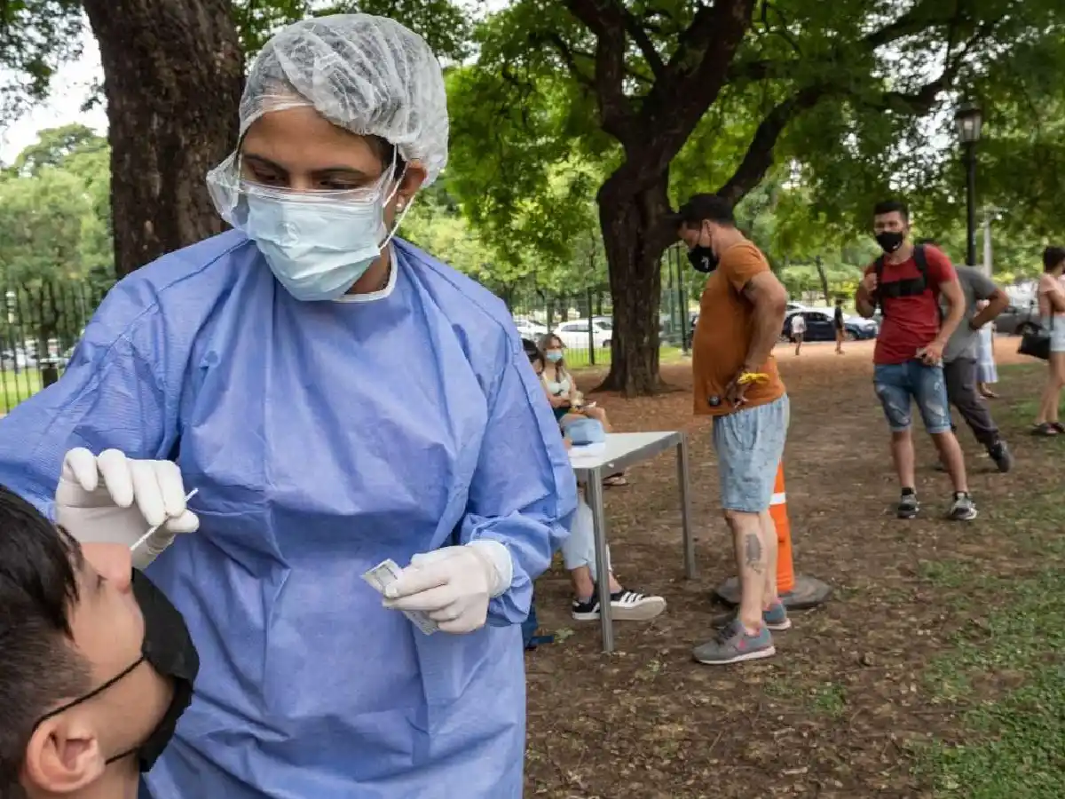 Reportaron 27 muertes y 3.432 contagios de covid en la Argentina