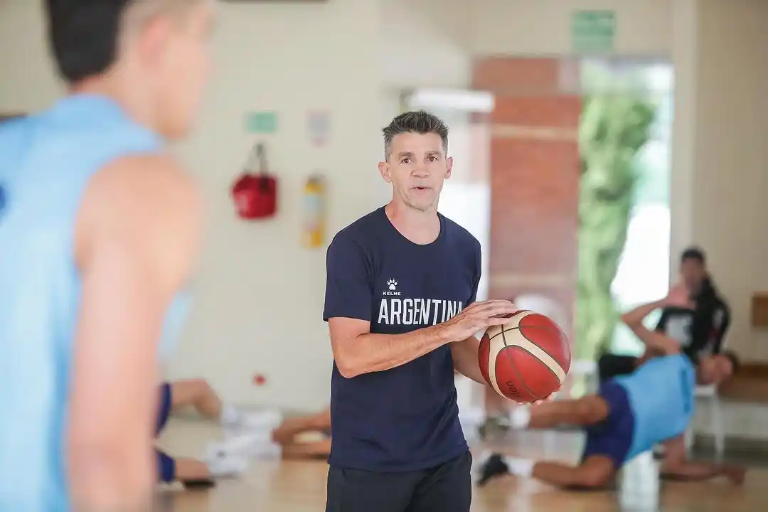 Pablo Albertinazzi en la actualidad forma parte del Cuerpo técnico de la Selección Argentina de Básquet.