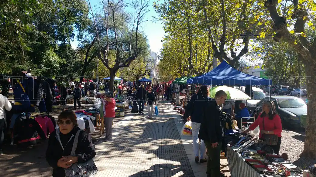 El Municipio dio marcha atrás con el traslado de la feria de Plaza Rocha