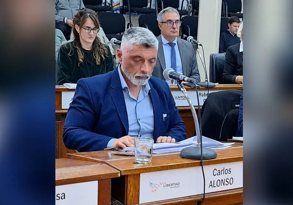 Carlos Alonso, de La Libertad Avanza, permanece internado en Chile.