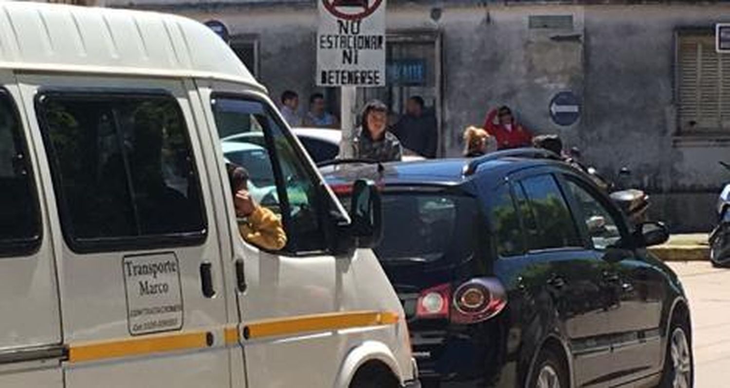 Caos a la salida de la escuela
