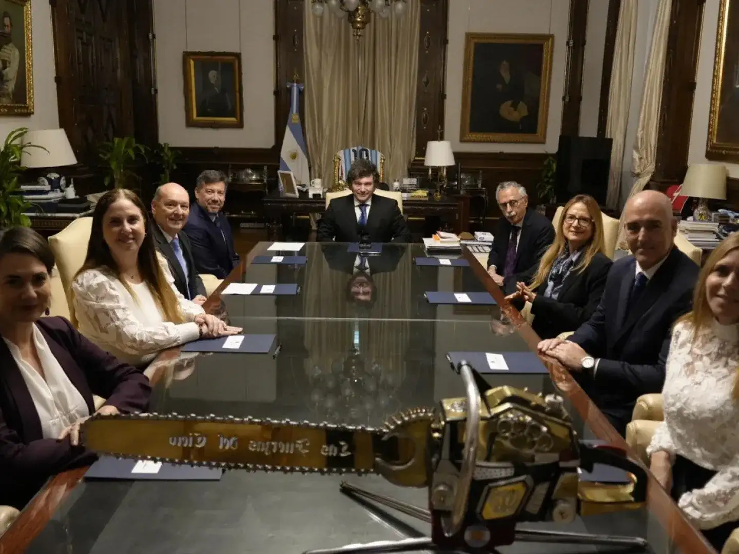 Javier Milei se reunió con la Cámara de Especialidades Medicinales.