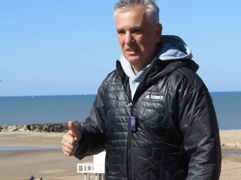 La épica campaña de un candidato en Mar del Plata: se propuso caminar 404 km y duerme en casa de vecinos
