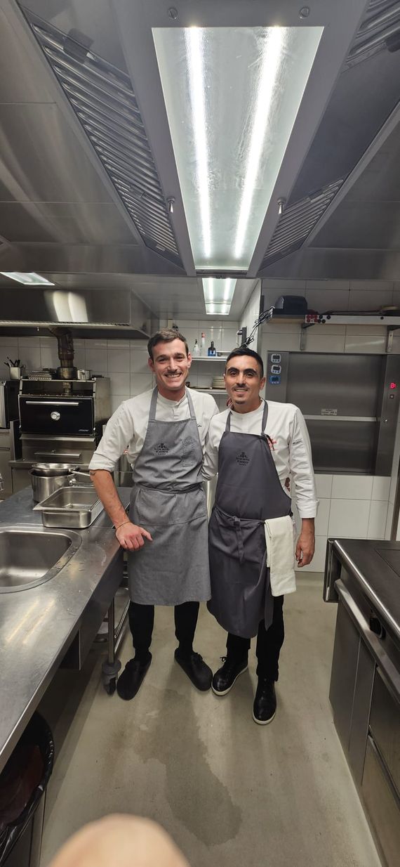 De repartir a pie 50 CV a chef de un restaurante Michelin, el cocinero de Tandil que hace camino al andar