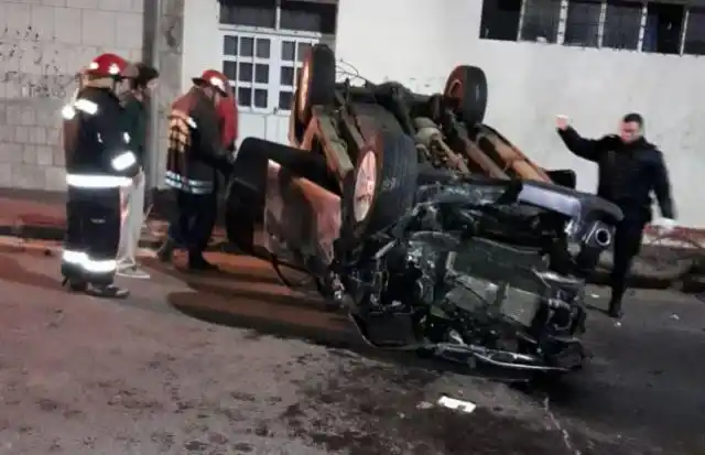Robó la camioneta de sus padres e hizo un desastre en pleno centro