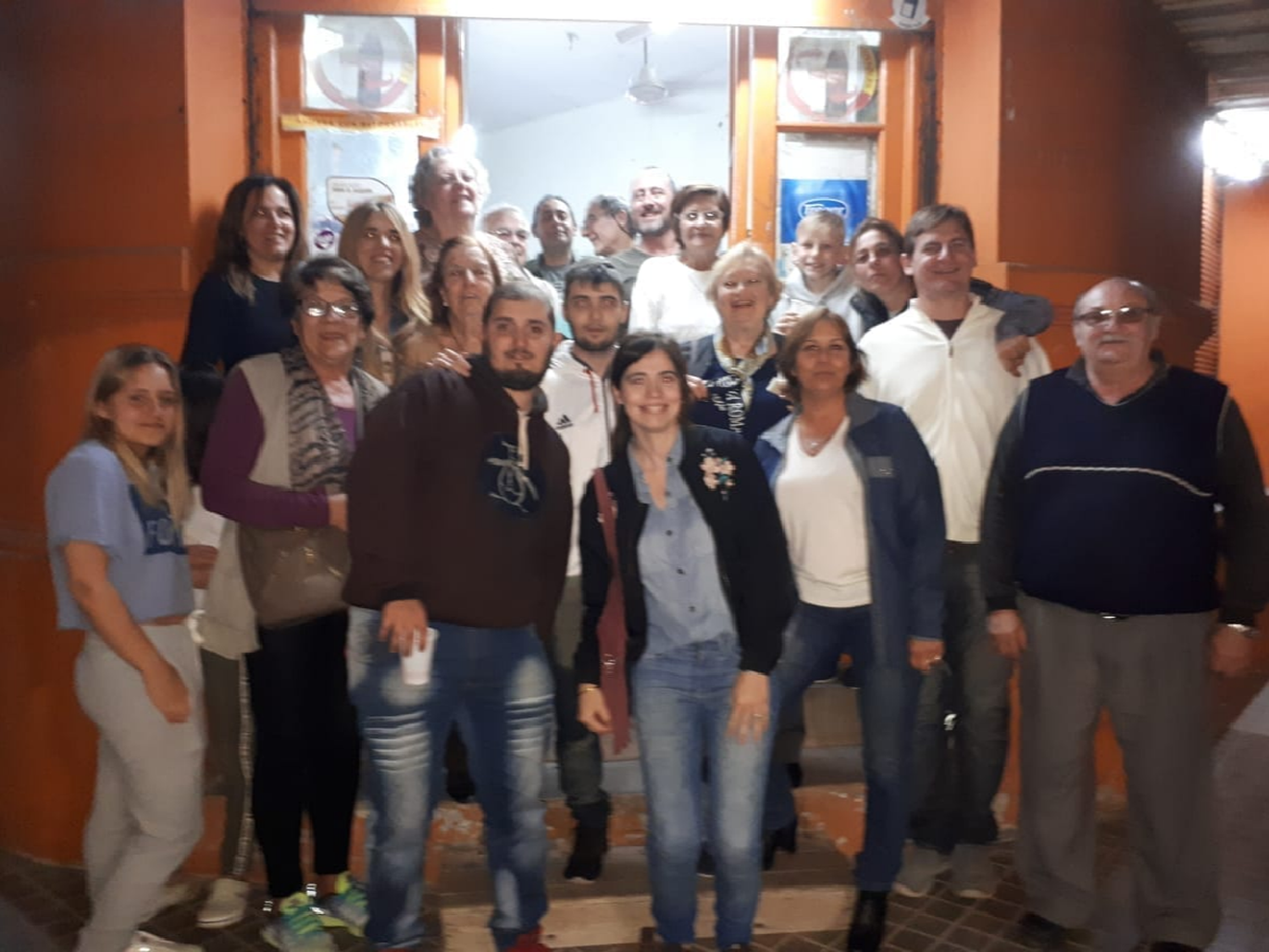 Un barrio despidió a su almacén