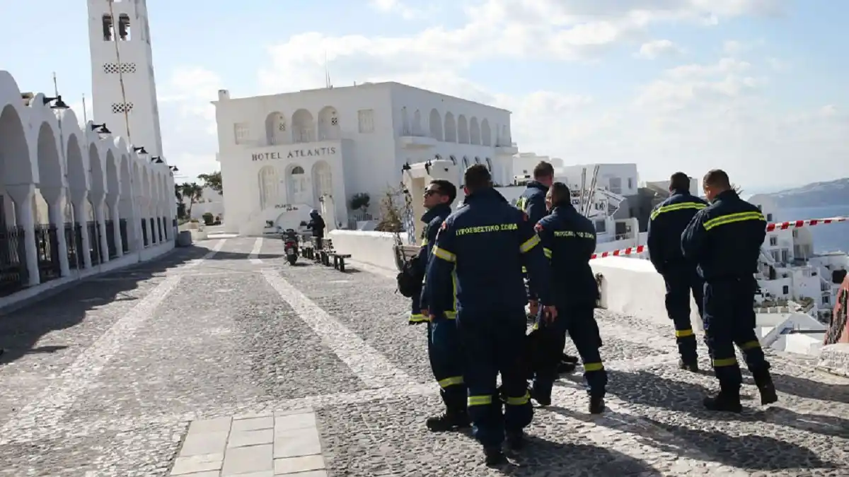 SANTORINI: lo que hay que saber de los temblores que han obligado a evacuar la isla casi por completo