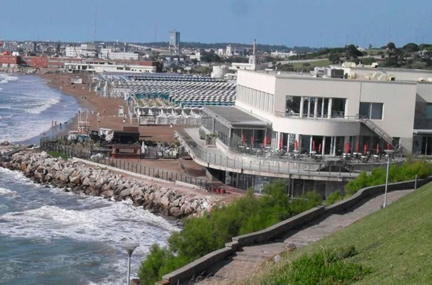 Atraparon a dos de los acusados de golpear a un turista en un boliche